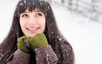 pic for Brunette With Green Gloves In Snow 